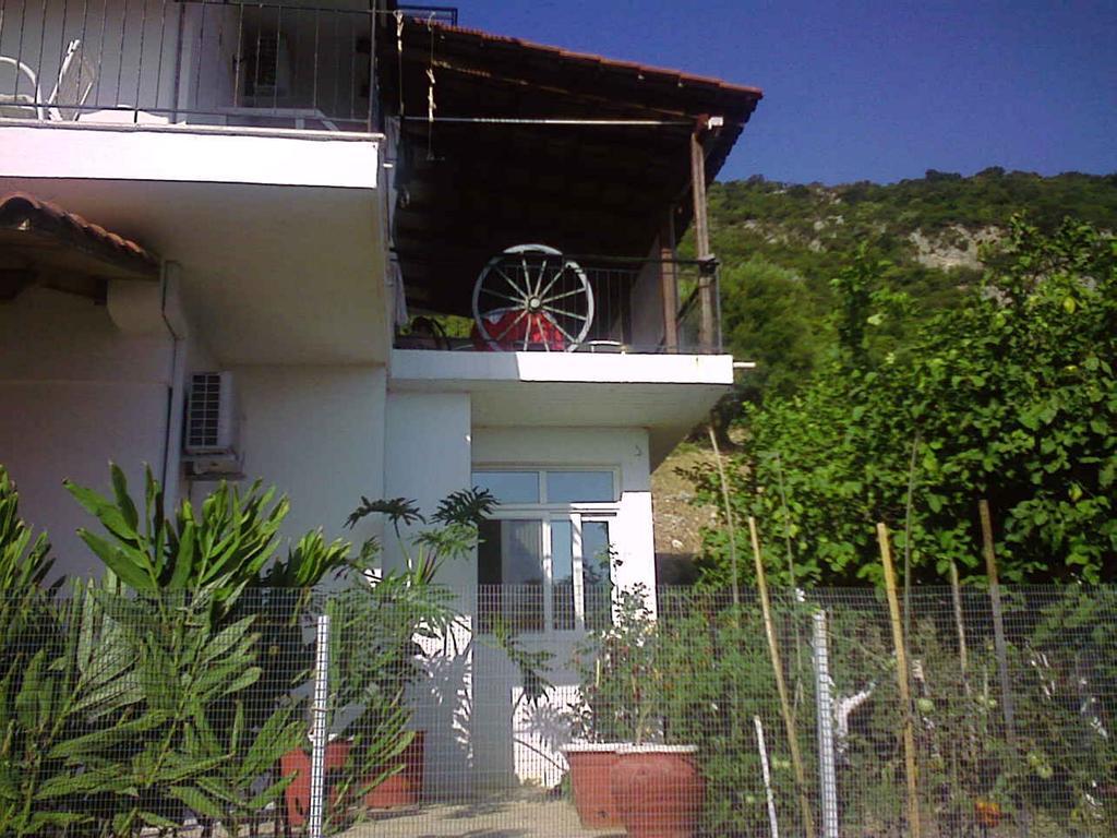 Villa Marabou Poros  Esterno foto